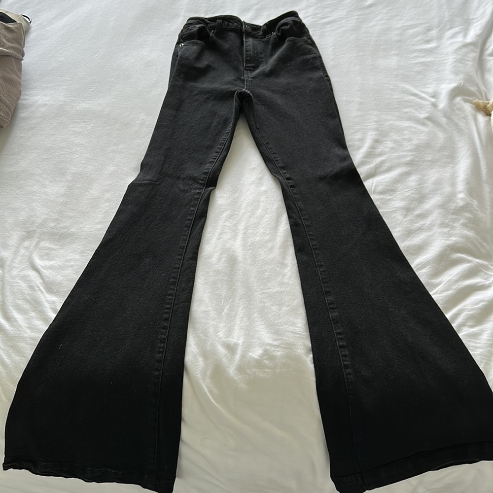 Forever 21 Women’s High Waisted Black Flare Jeans (Size: 25)